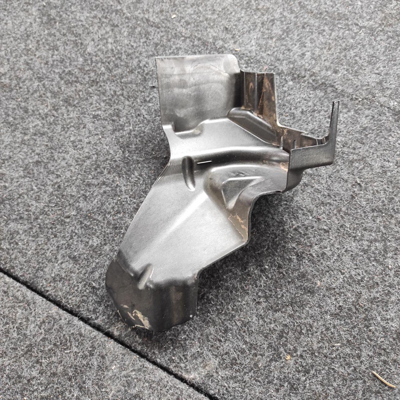 Накладка блока АБС Audi A3 8v 5Q0614321C