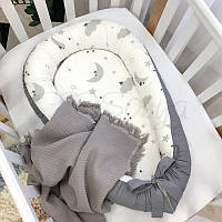 Кокон гнездо для новорожденных для сна Baby Design Облака серые с месяцем топ