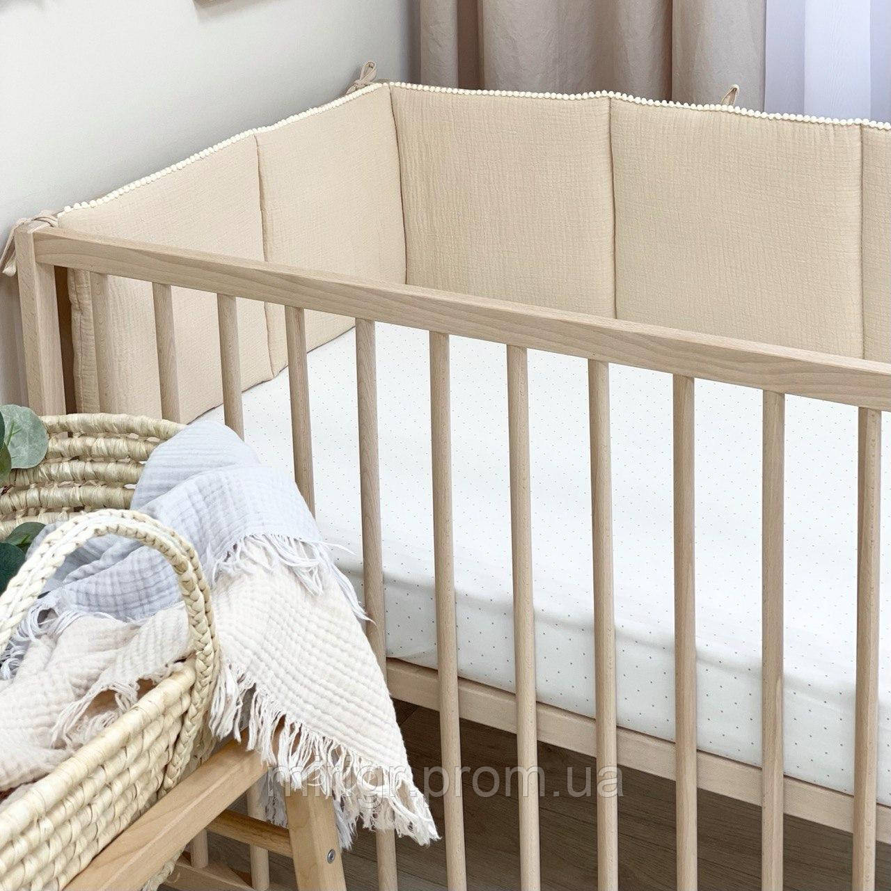 Фенс бортик муслин для детской кроватки с полубубонами на три стороны Крем топ - фото 5 - id-p1652943196