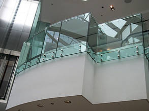Скляні огорожі для балконів