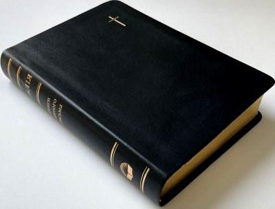 Укр. Біблія середнього формату Огієнко (чорна з хрестом, шкірзам, індекси, золото, без застібки, 15х20)