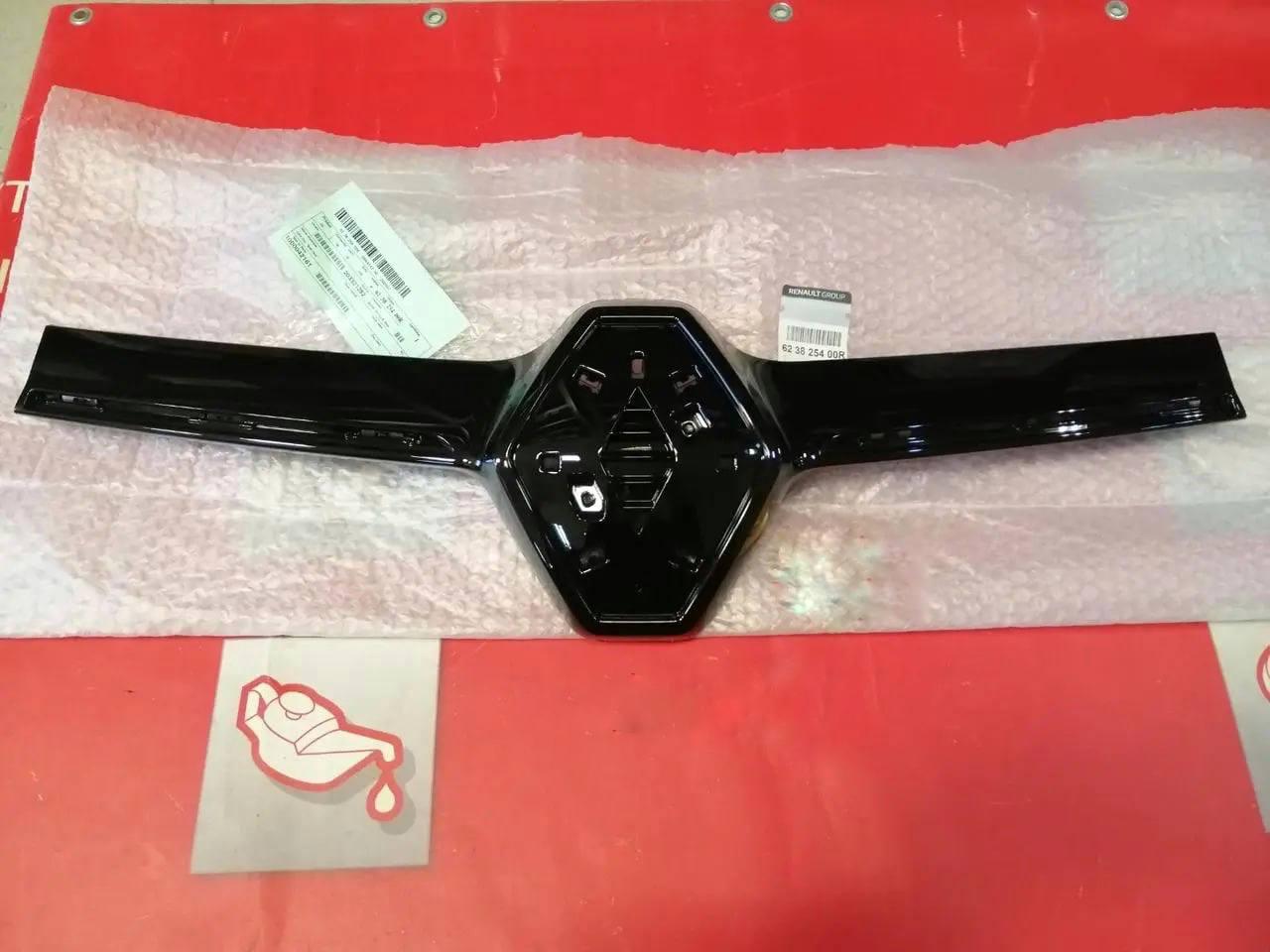 Решітка радіатора Renault: Logan / Sandero 17-, 623825400R