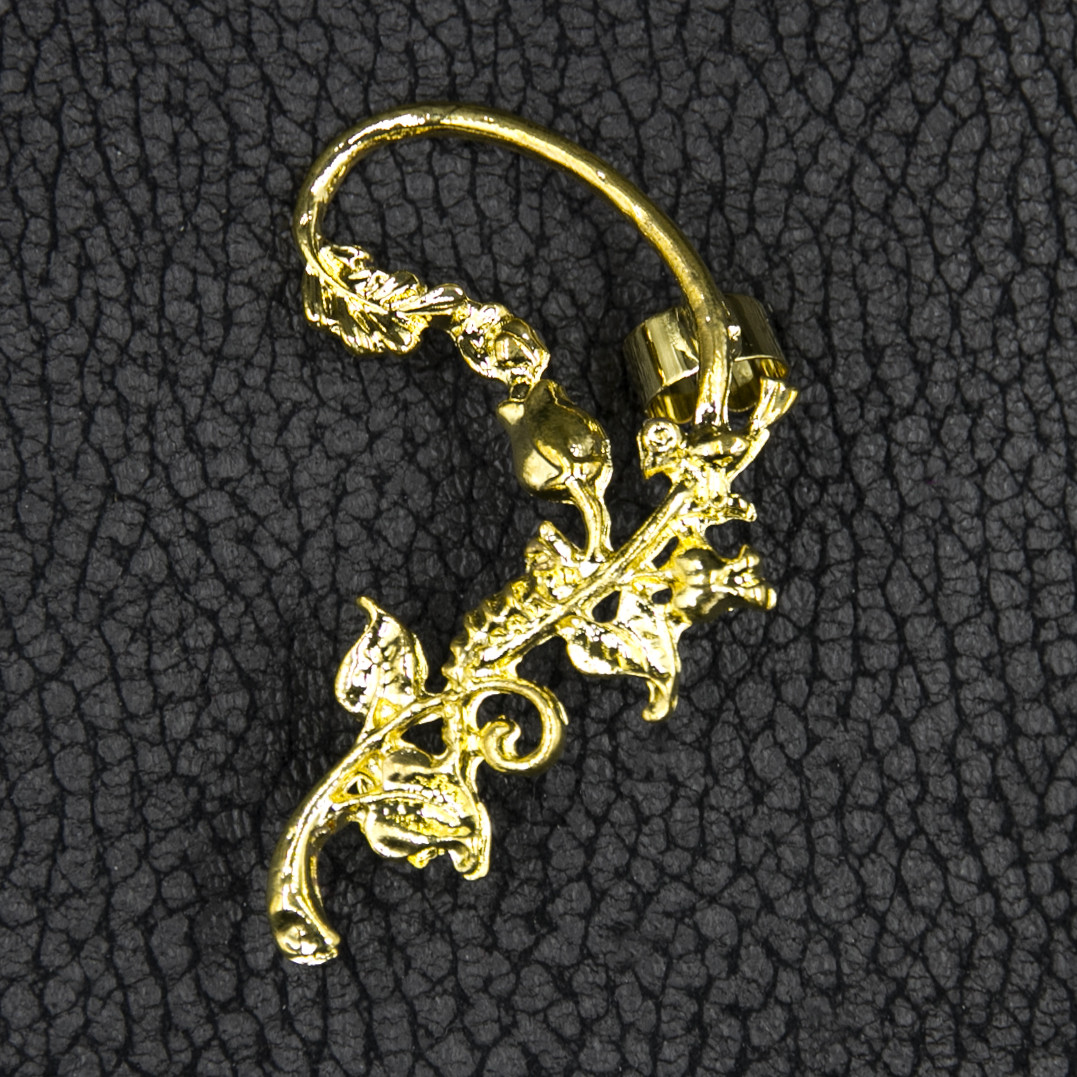 Кафа золотистого кольору біжутерія плетена троянда застібка гвоздик зверху затискач розмір сережки 60х40 мм - фото 1 - id-p1710005957