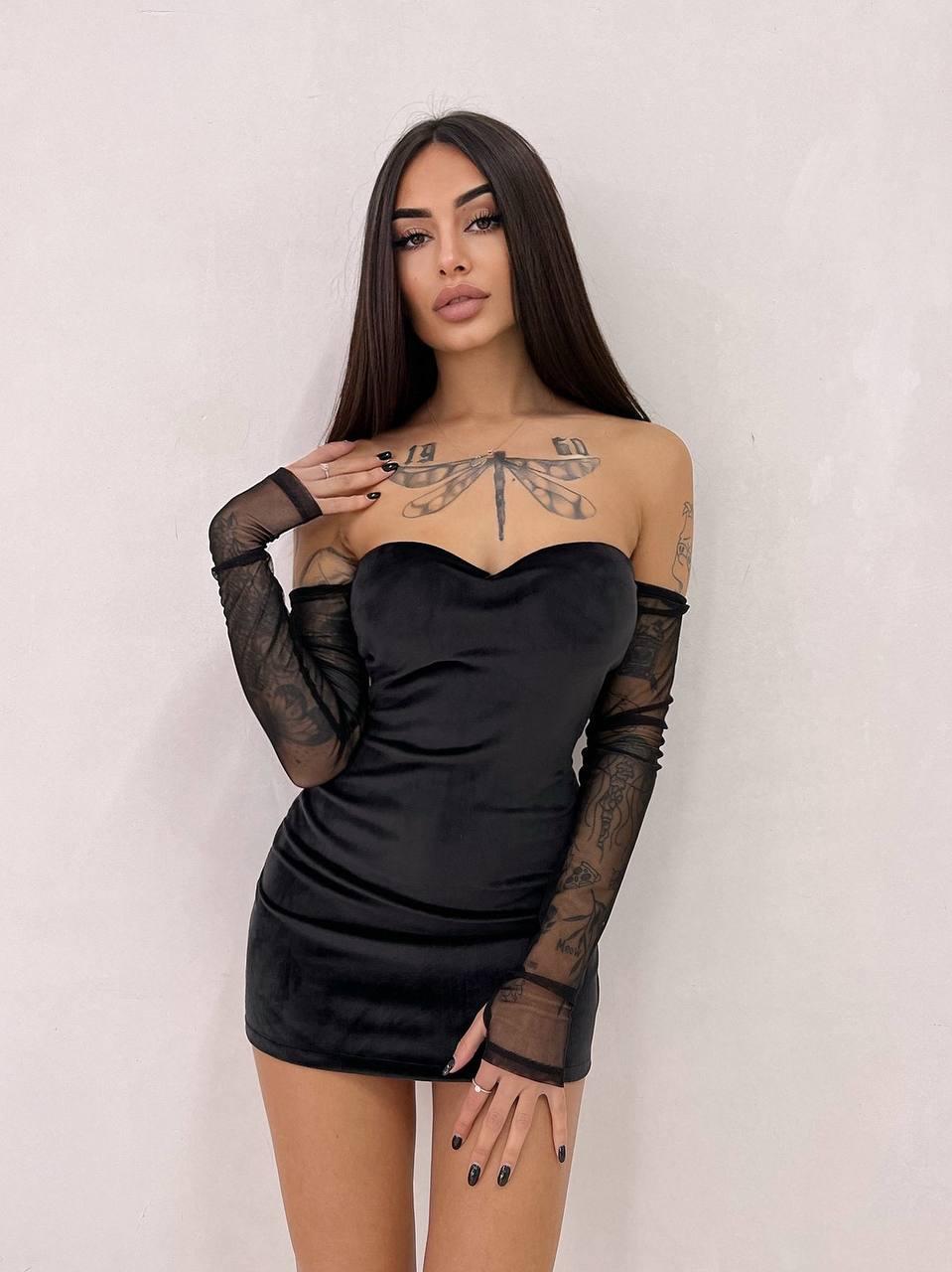 Оксамитова міні сукня з відкритими плечима та чашками push з рукавами із сітки (р. 42, 44) 66035023Е, фото 1