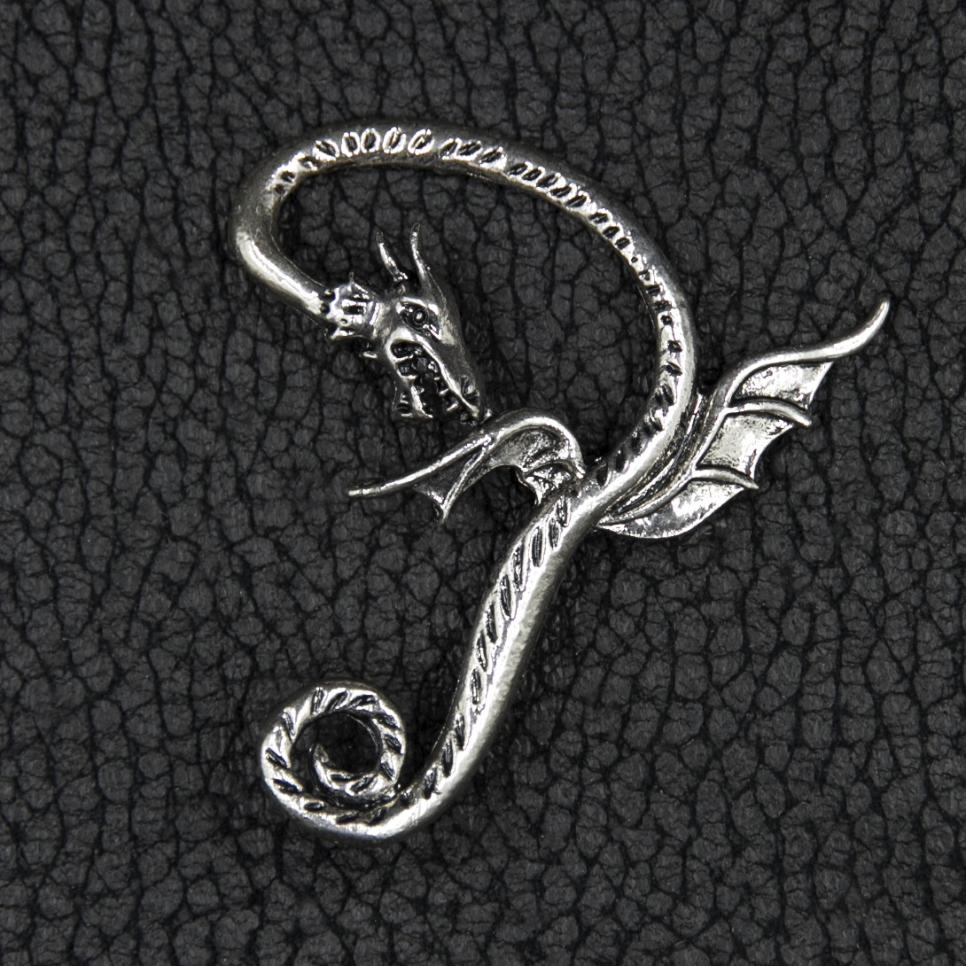 Каффа вінтаж срібляста металева кільцерія пиляючий дракон застібка гвоздик розмір сережки 55х45 мм - фото 1 - id-p1710135186