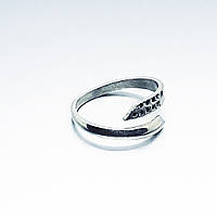 Серебряное женское кольцо с черными фианитами