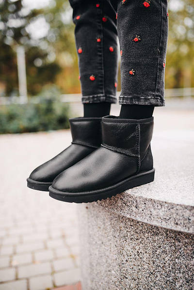 Ugg Classic Mini Black Lather 04065