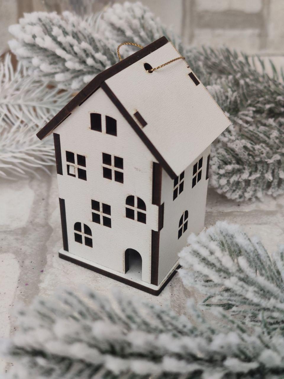 Будиночок-підвіска з дерева на ялинку h 9х6,5х5 см, фото 1