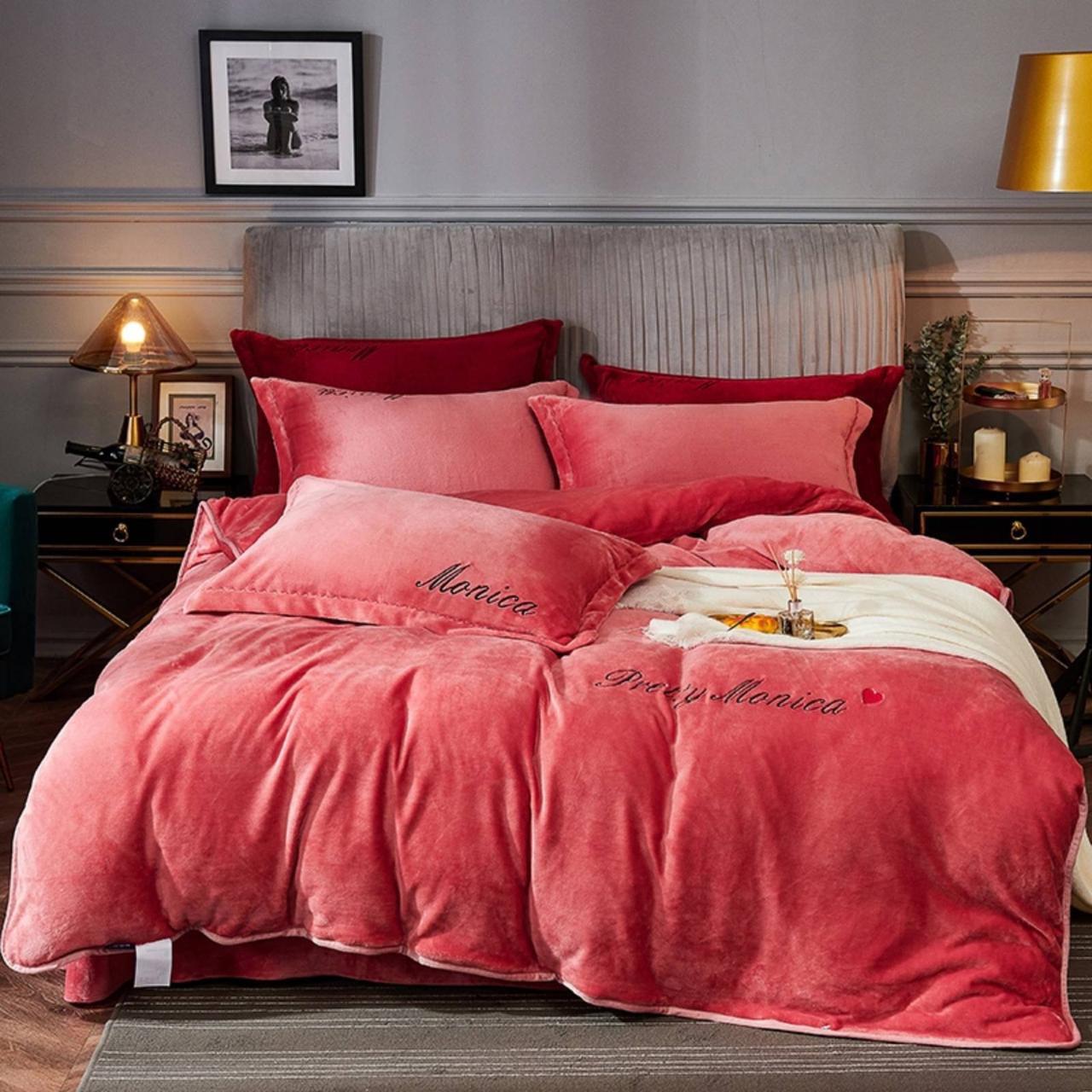 Тепла постільна білизна з велюру Monica євро розмір - кораловий