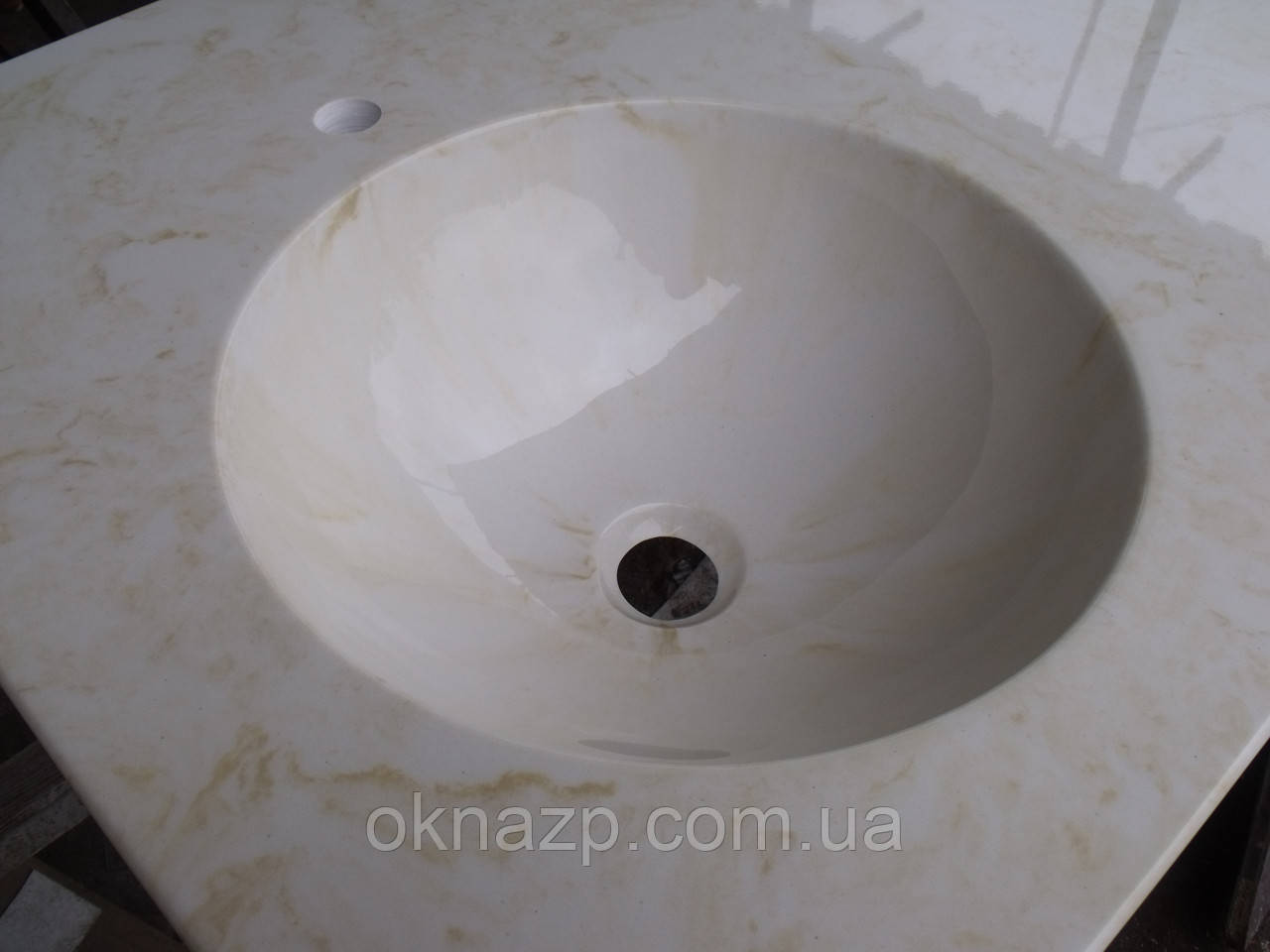 Умывальник из камня со столешницей (литой умывальник +3000грн./шт. дополнительно)