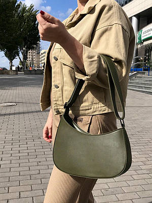 Жіноча сумка багет шкіряна зеленого кольору через плече