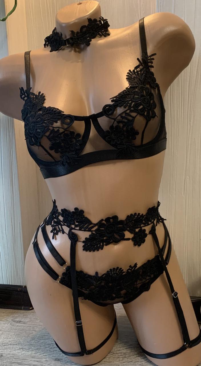 Комплект чорної мереживної білизни білизни з портупеями