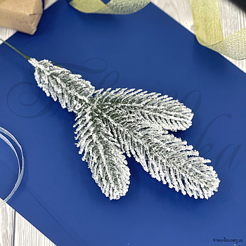 Гілка лита Ялина сибірська Преміум зелена Засніжена