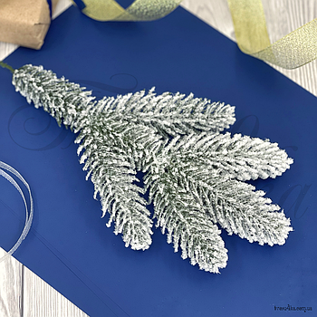 Гілка лита Ялина європейська Люкс зелена засніжена