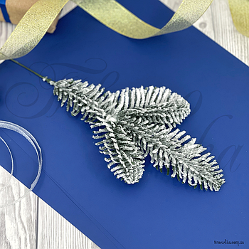 Гілка лита Ялиця Шик 3 зелена Засніжена