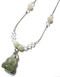 Нефритовий кулон на ланцюжку No7