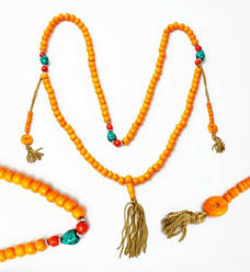 Чітки з кістки 10 мм. 108 намистин Жовтогарячі