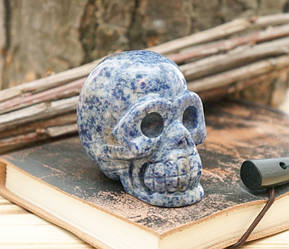 Череп кам'яний із Содалита