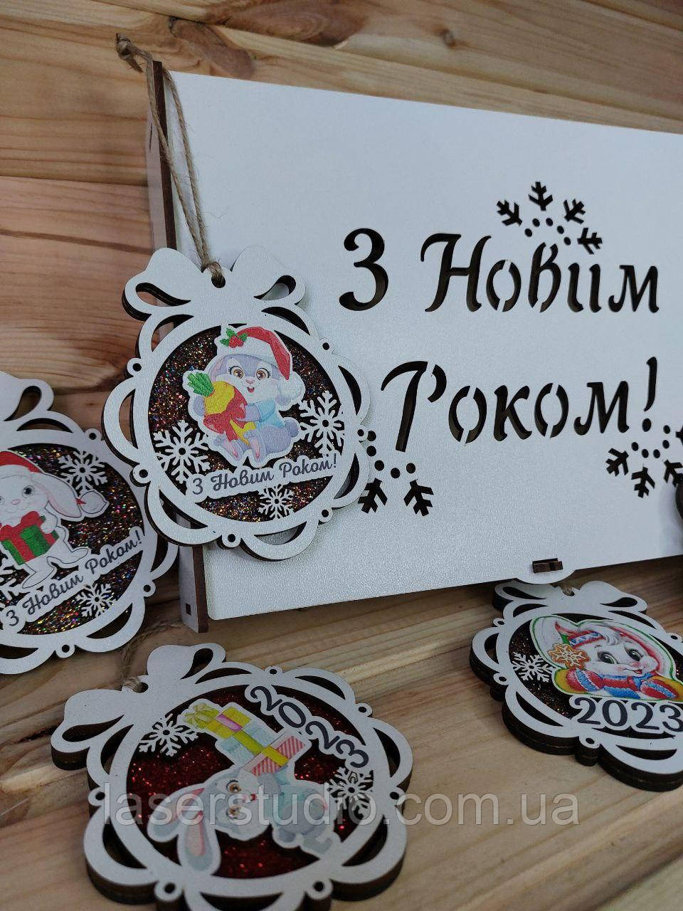 Ялинкові іграшки з сиволом 2023 року кролик та котик. Дерев'яні новорічні іграшки на ялинку оптом, фото 1