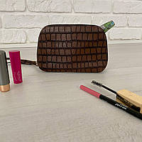 Коричнева шкіряна косметичка Woman's heel із щільною текстурою та блискавкою (В-476-6)