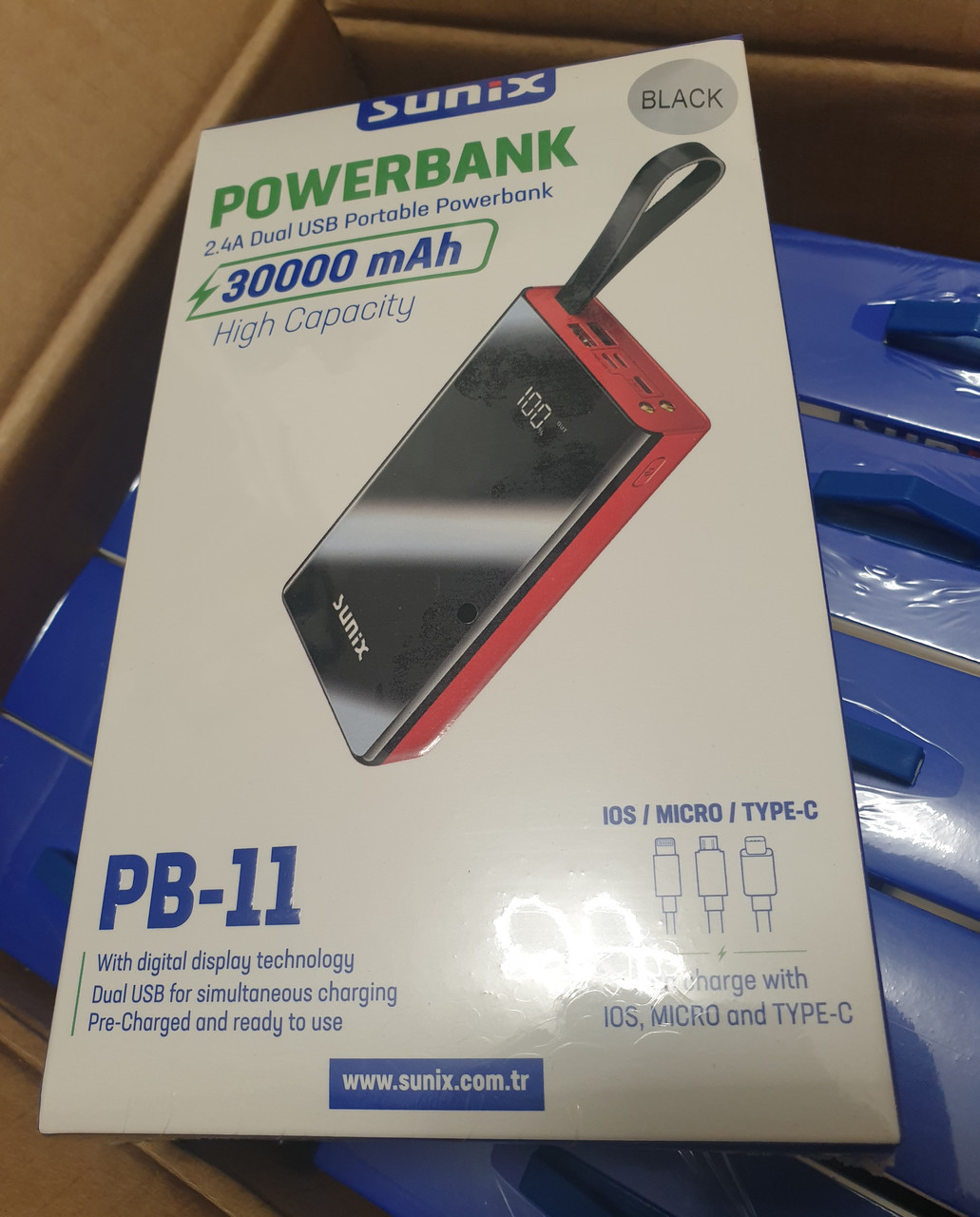 Портативна мобільна батарея підвищеної ємності Sunix 30000 mAh, фото 1