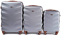 Комплект пластиковых чемоданов Wings 402-3