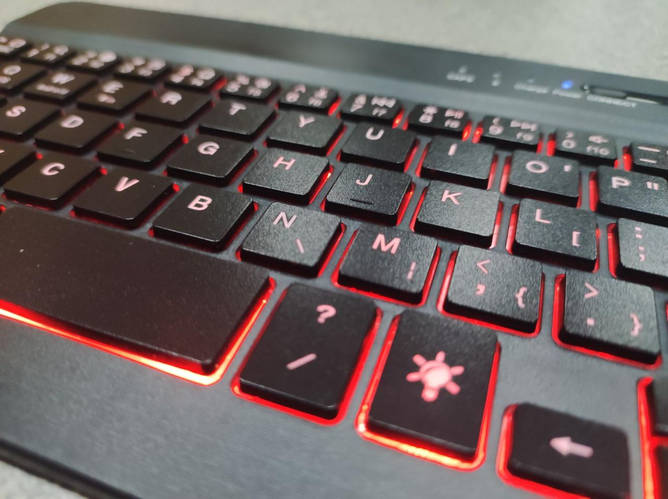 Беспроводная клавиатура Bluetooth, цена 500 грн — Prom.ua (ID#1308091250)