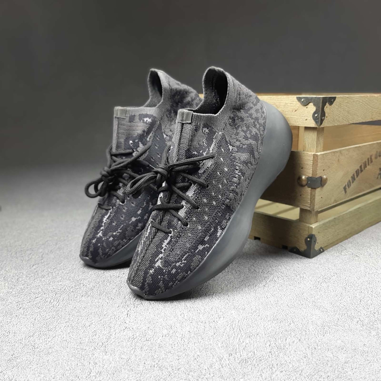 Кросівки жіночі літні Adidas Yeezy Boost 380 чорні. Легкі жіночі кроси Адідас Ізі Буст 380 чорні