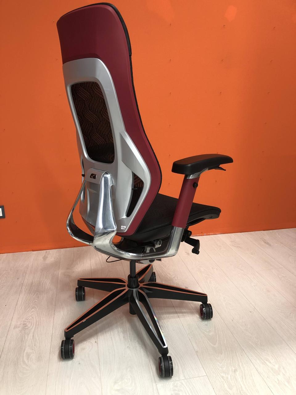 Розкішне офісне крісло ROC Chair Сріблястий дизайн із чорними шкіряними вставками, фото 1