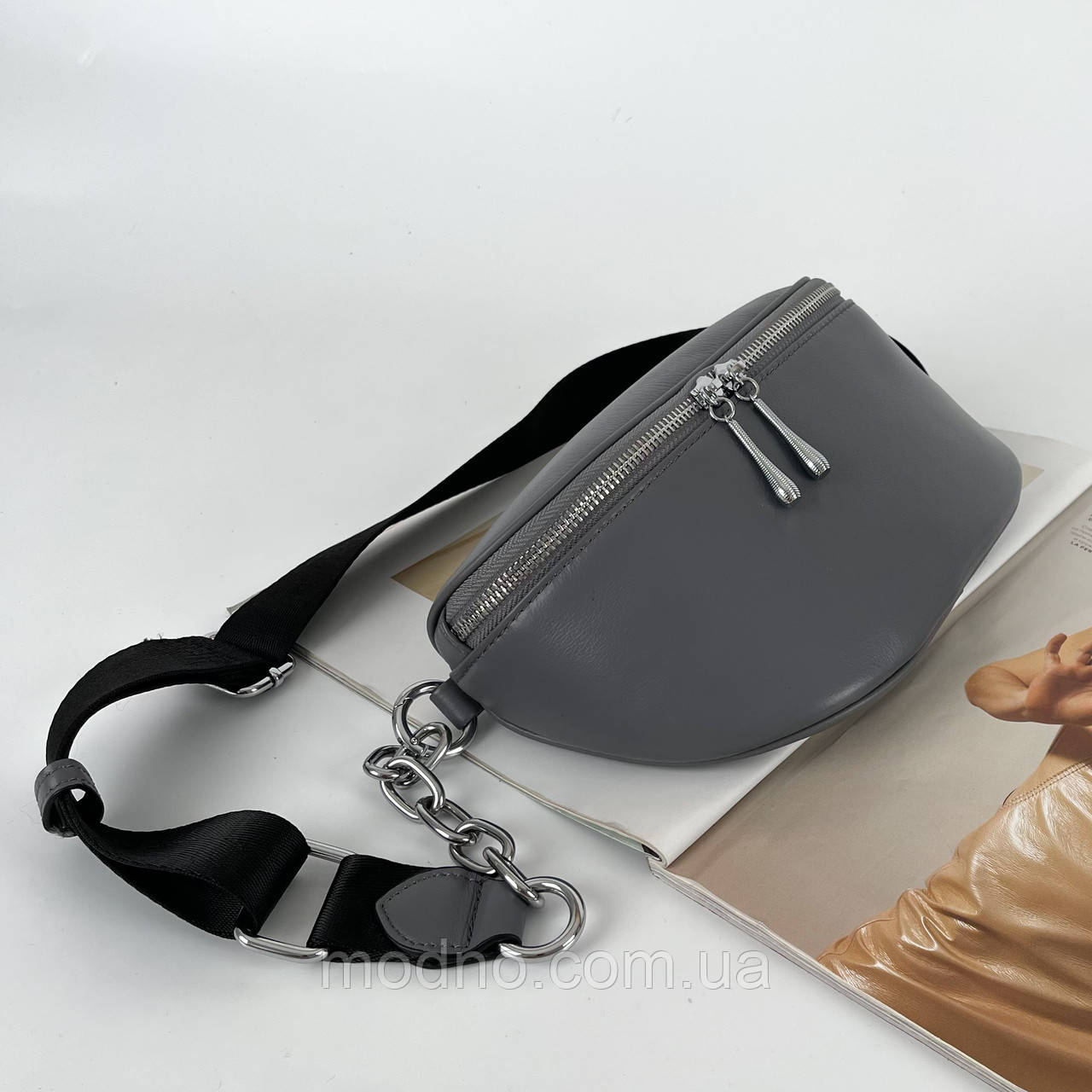 Жіноча шкіряна сумка-бананка через плече з текстильним ремінцем чорна Сірий
