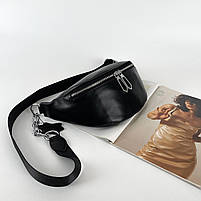 Жіноча шкіряна сумка бананка через плече з текстильним ремінцем чорна, фото 3