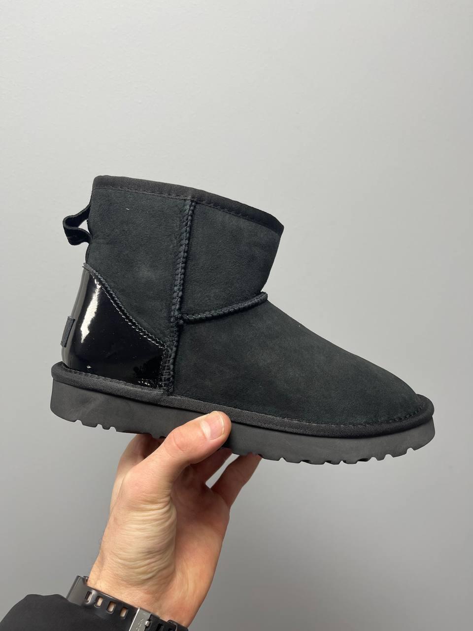 Уги жіночі Ugg mini Metallic Suede black чорні натуральна замша на овчині лакова п'ята, фото 1