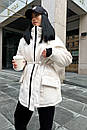 Чорна зимова жіноча куртка з екошкіри з поясом та капюшоном оверсайз, фото 8