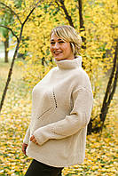 Женский шерстяной объемный свитер с воротом больших размеров молочного цвета премиум класса