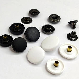 Кнопка з пластикової капелюшком