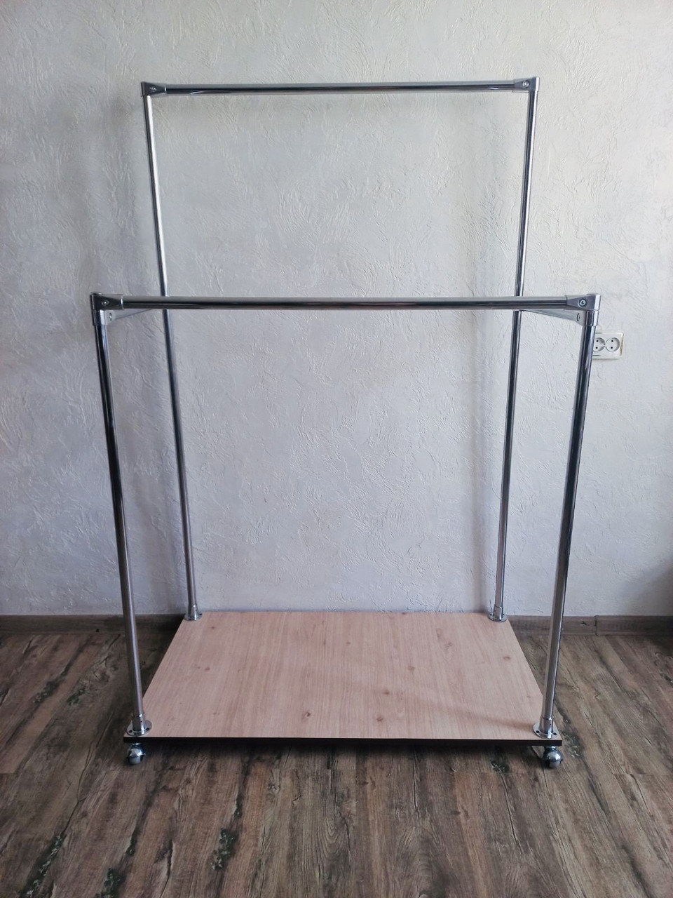 Стійка 156*102*58 см для одягу на коліщатках, подвійна, з полицею для взуття СД6