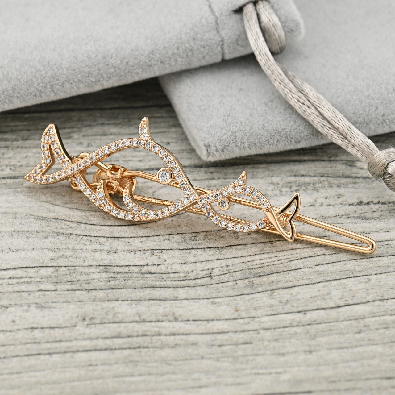 Брошка шпилька 38470 розмір 62х18 мм білі фіаніти вага 5.0 г позолота 18К, фото 1