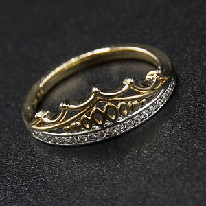 Кольцо золотистое тонкое Xuping Jewelry медицинское золото корона с белыми кристаллами 18К