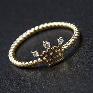 Кільце золотисте тонке Xuping Jewelry медичне золото корона з білими кристалами 18К