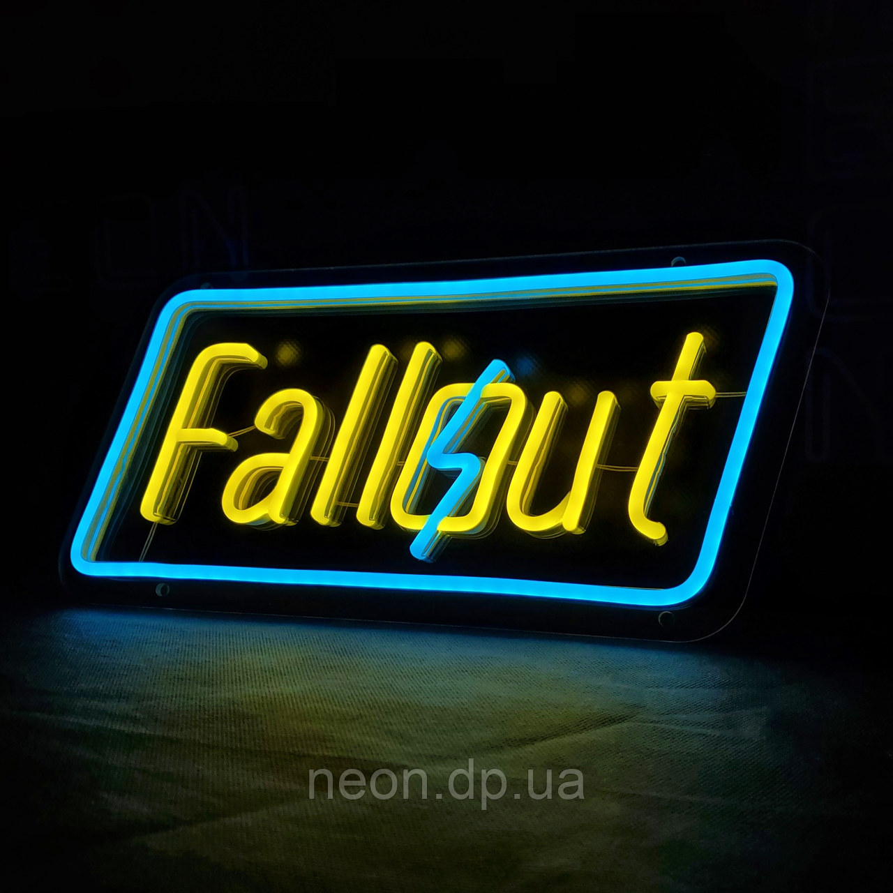Неонова вивіска "FALLOUT"