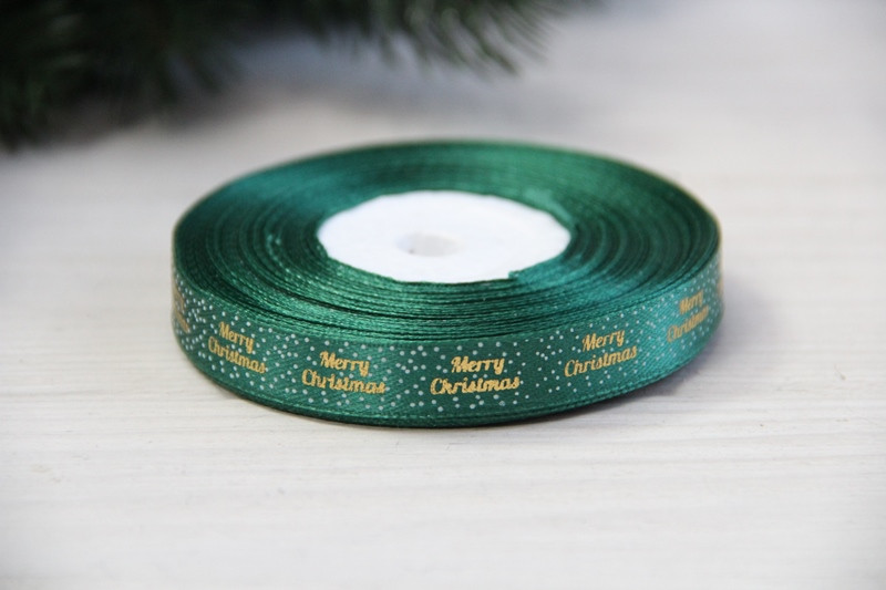 Атлас " Merry Christmas з горошками   "  1.2 см темно зелений    рулон 22.5 метри