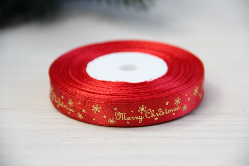 Атлас " Merry Christmas зі сніжинками  "  1.2 см  червоний   рулон 22.5 метри