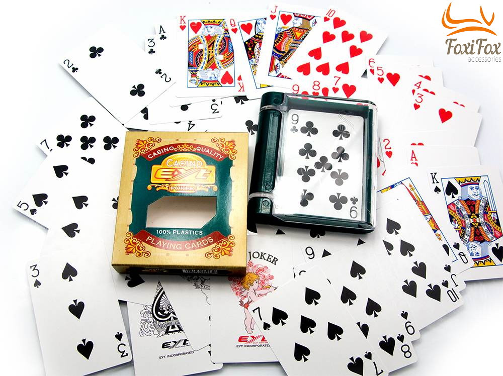 Пластикові покерні карти в коробці