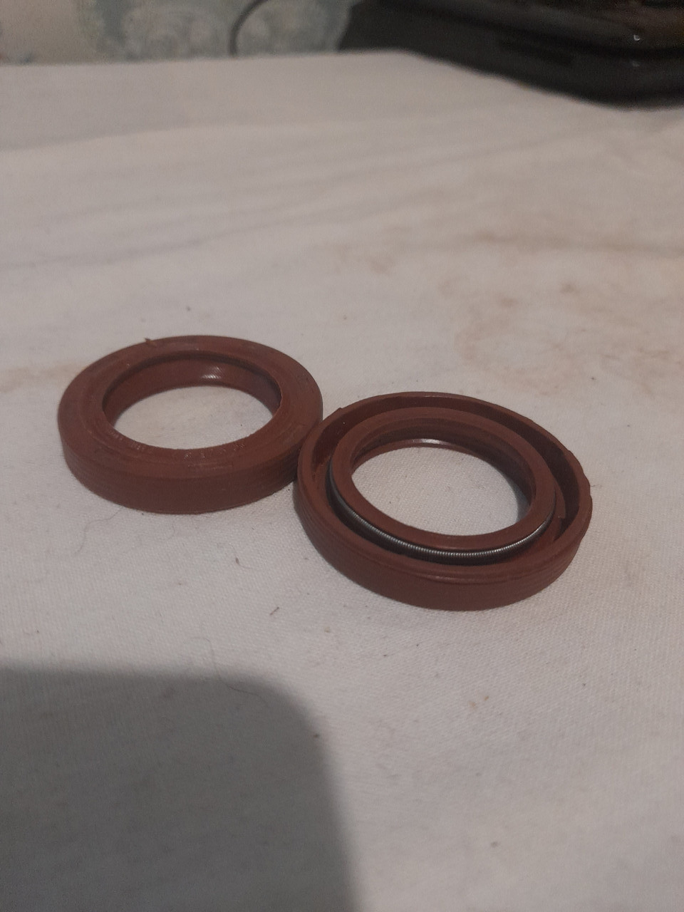 Купить Сальник коленвала.распредвала ВАЗ 2108-2110 БРТ, цена 90 ...