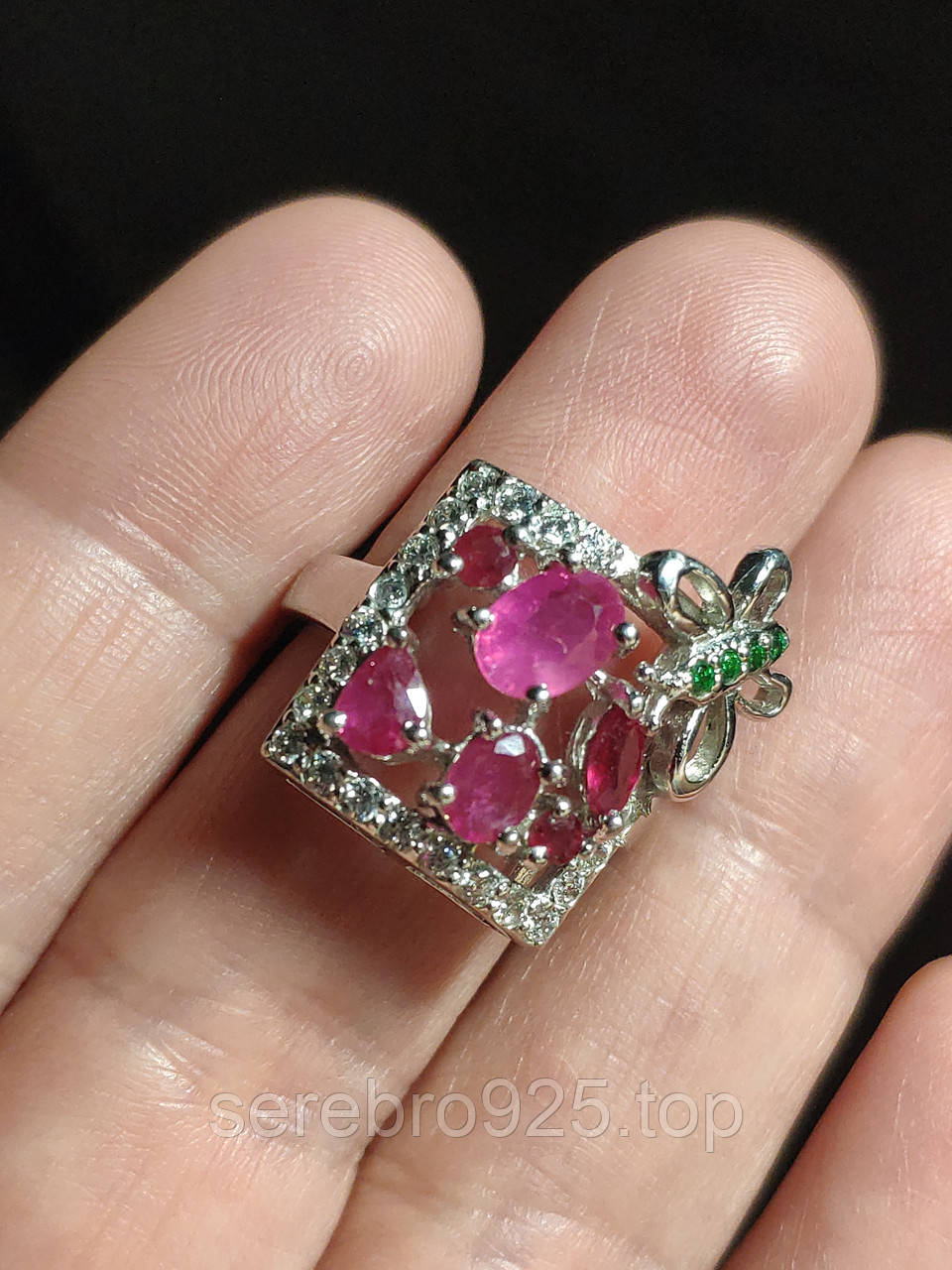 Серебряное кольцо с рубином 16,25 р