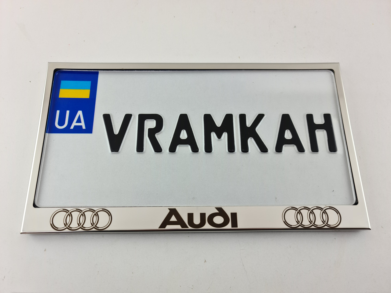 Номерна рамка для авто Audi, рамка під американський номер