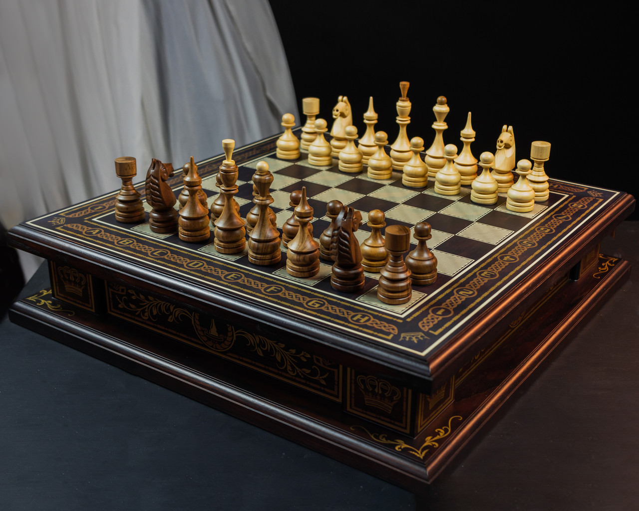 Дерев’яні шахи 3в1 з ясеня, темний сувенірний бокс, ручний декор, шахи–нарди–шашки Carloteka, фото 1