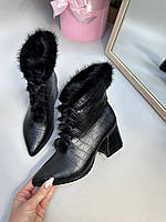 Ботинки женские на каблуке кожаные под питон с опушкой из норки, черные рептилия.Ботинки демисезонные, зимние