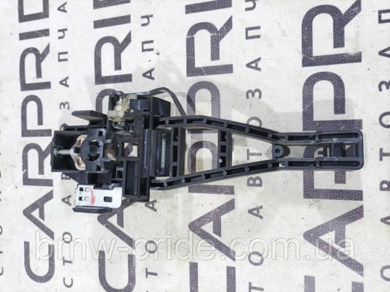 Кронштейн ручки дверей FORD Focus 3 2.0 2013 перед. прав. (б/у)
