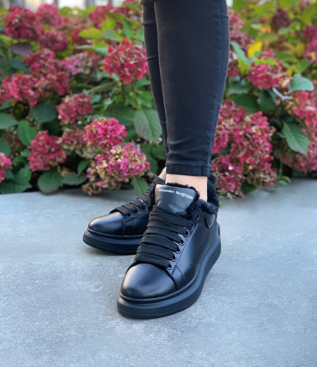 Кросівки зимові чорні жіночі Alexander McQueen натуральна шкіра Кеди низькі макквін з хутром на шнуровці якісні, фото 1